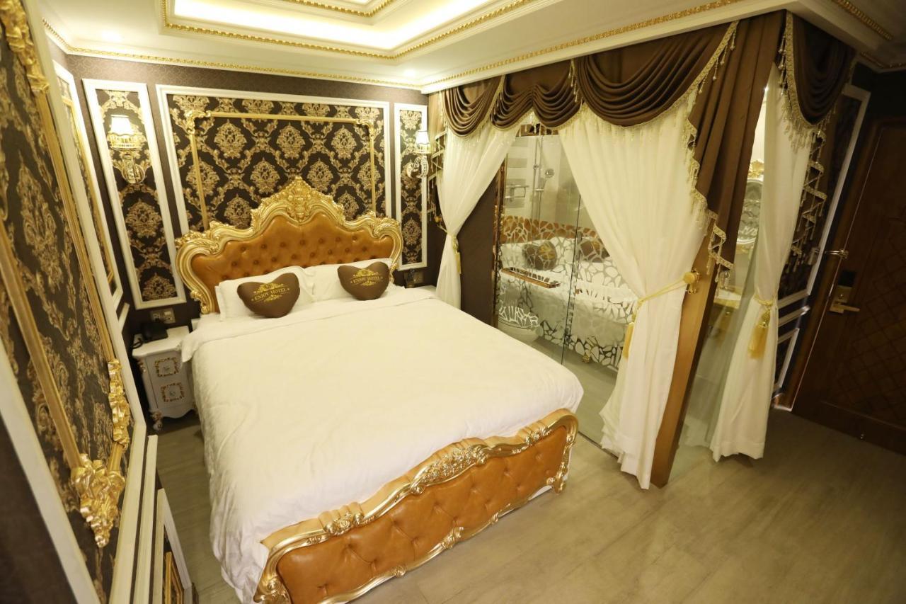 Rosa Khách sạn tình yêu
