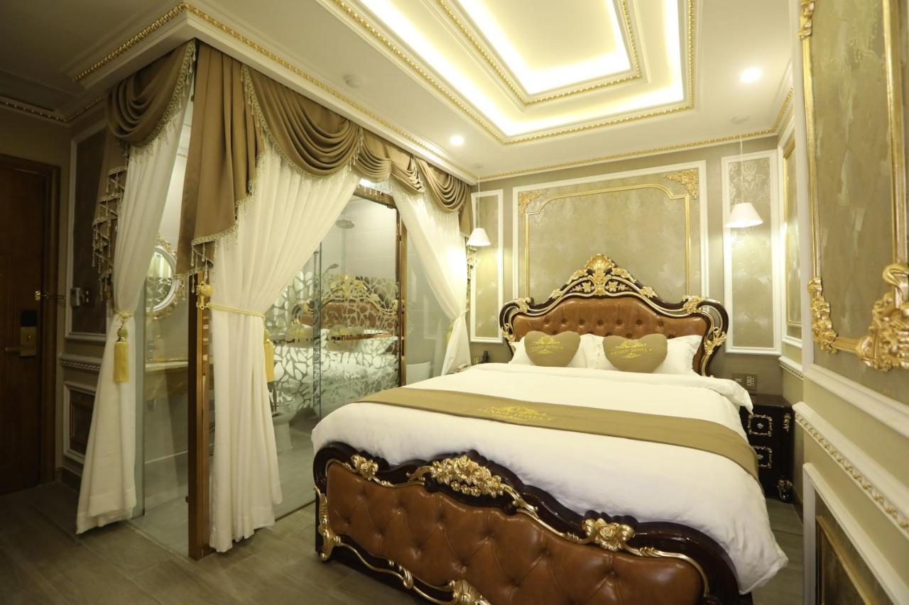 Khách sạn tình yêu Rosa TP. Hồ Chí Minh