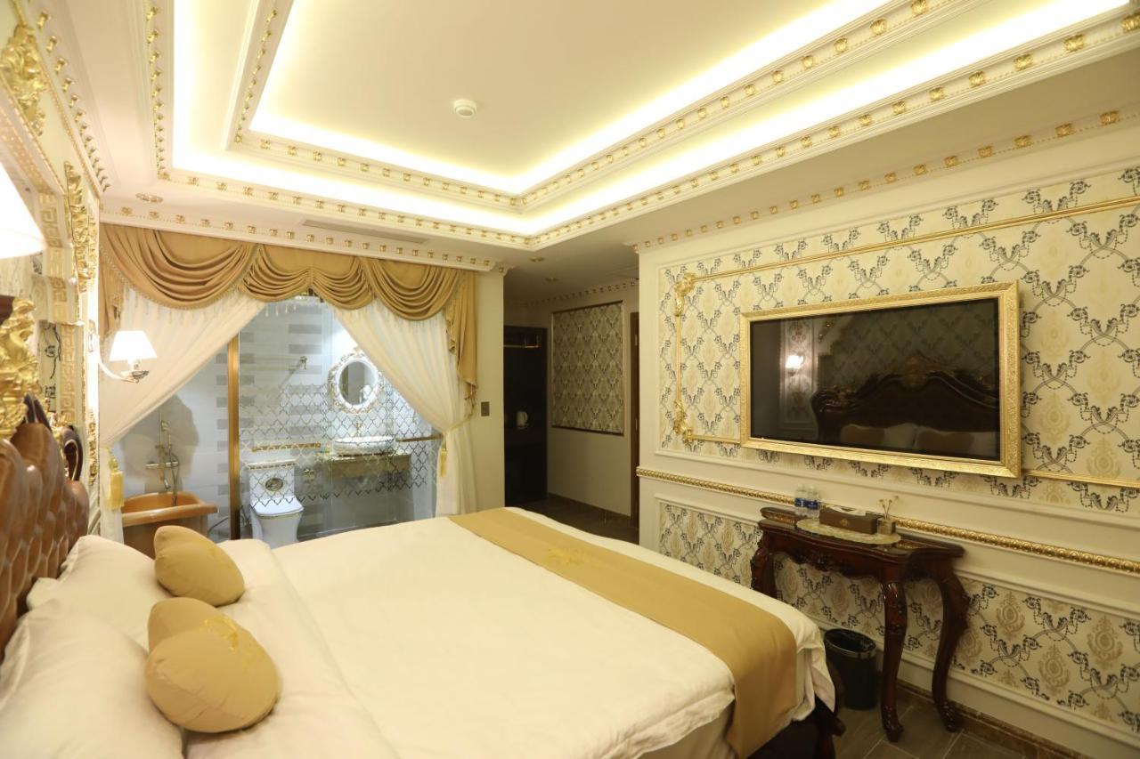 Khách sạn tình yêu Rosa