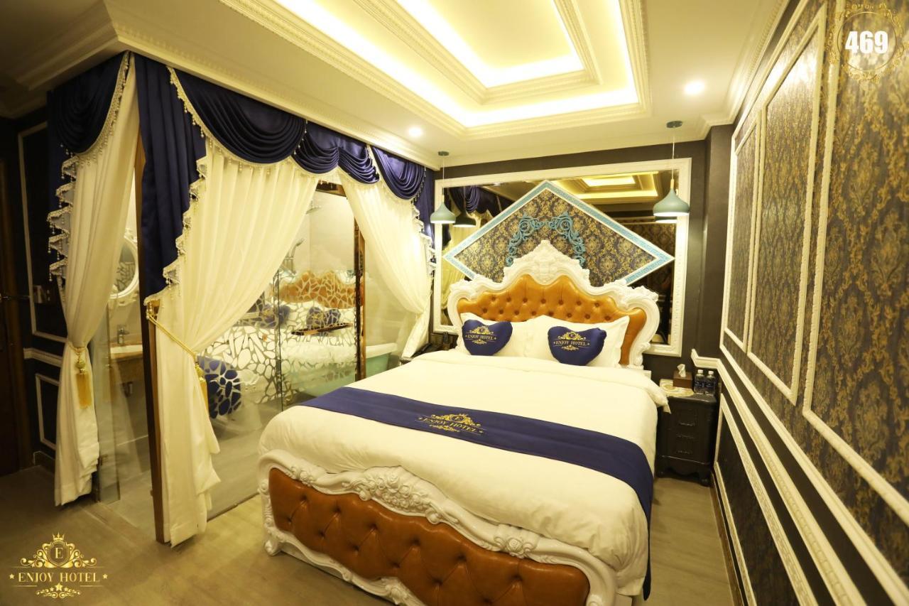 Khách sạn tình yêu Rosa