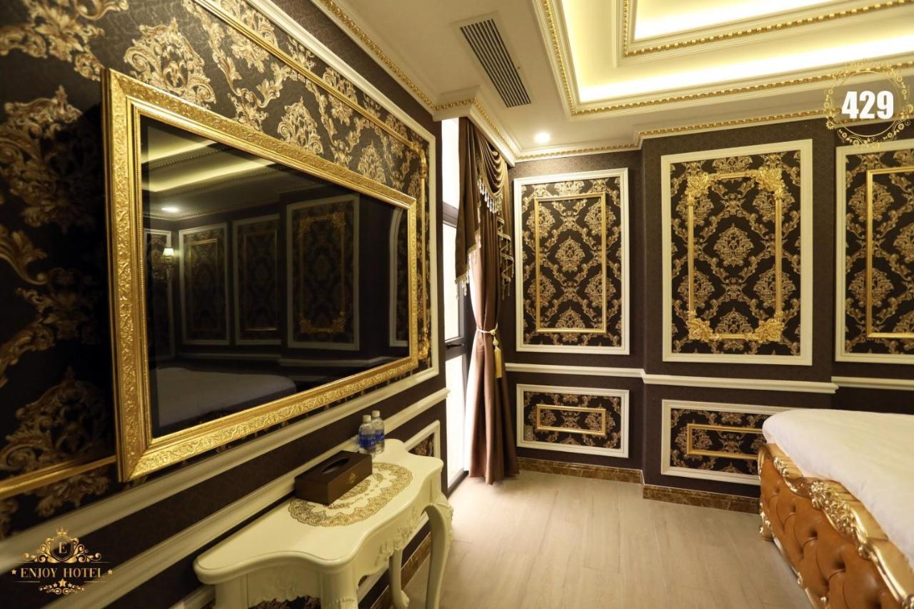 Rosa Khách sạn tình yêu *