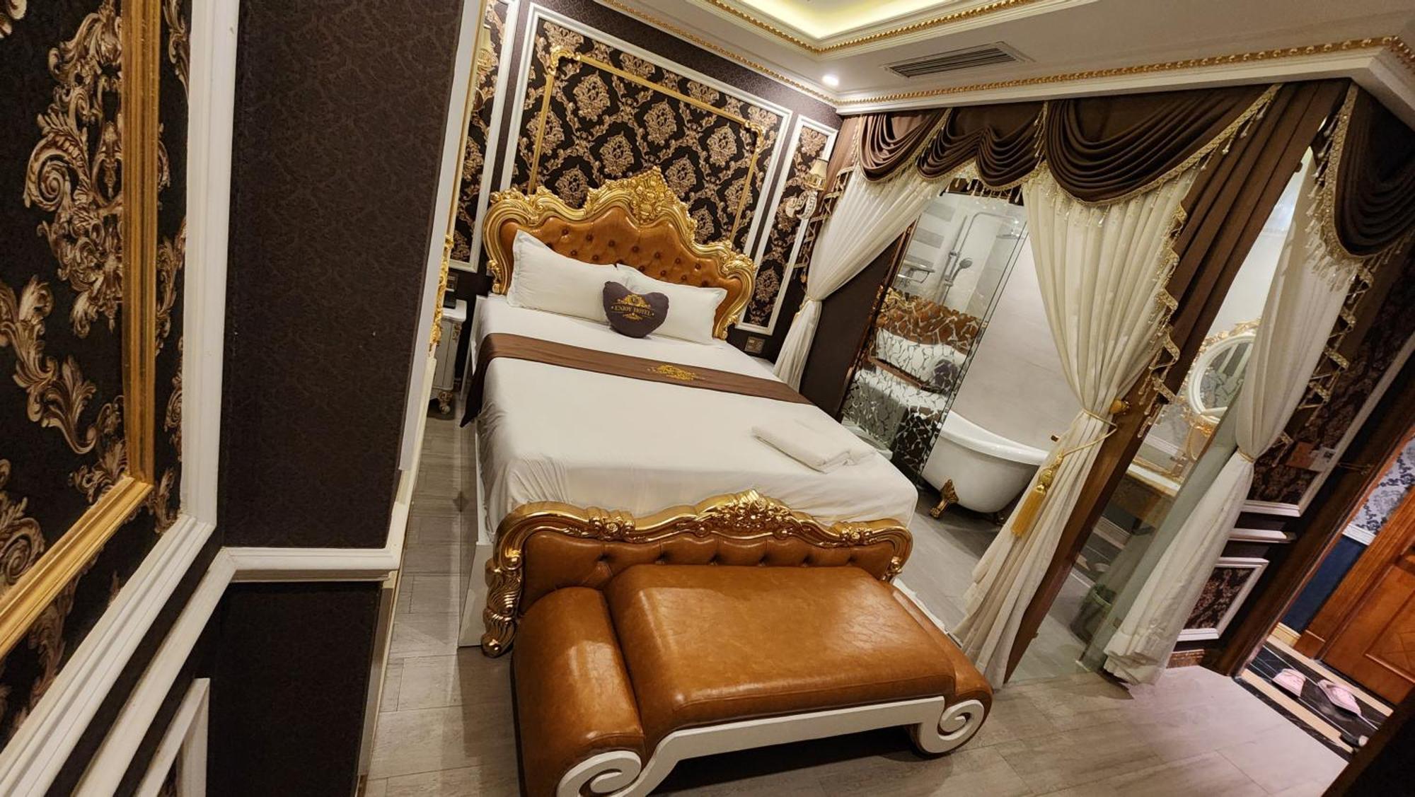Khách sạn tình yêu Rosa *