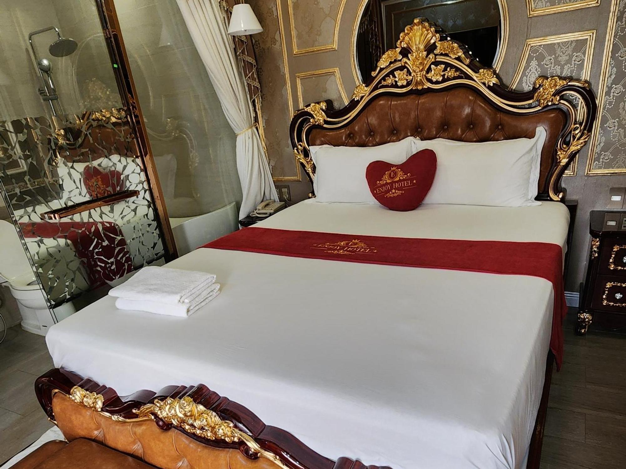Khách sạn tình yêu Rosa *