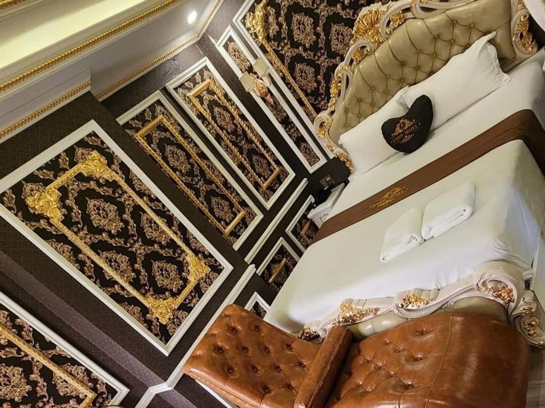 Rosa Khách sạn tình yêu *
