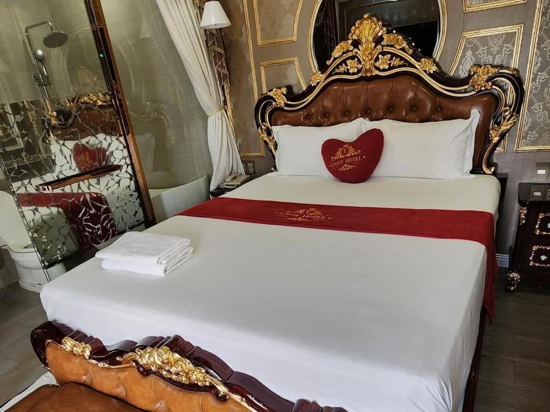 Khách sạn tình yêu Rosa